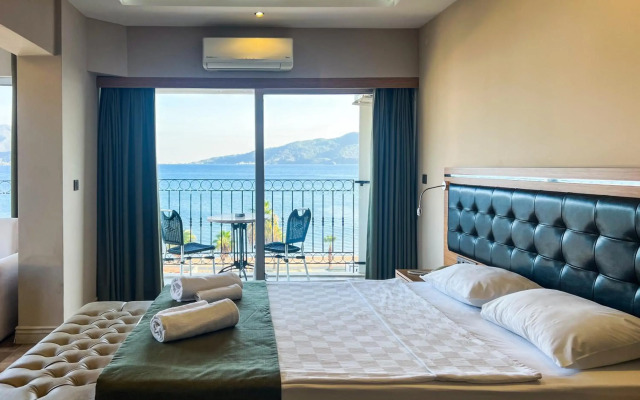 Aurasia SeaSide Hotel