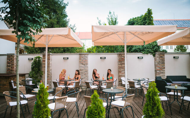 Auris Hotel
