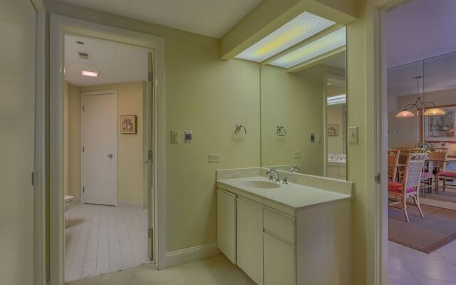 Barrington Court 210 by RedAwning