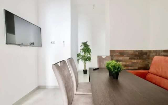 Premium Apartment by Hi5 - Central 3 bedroom (221)