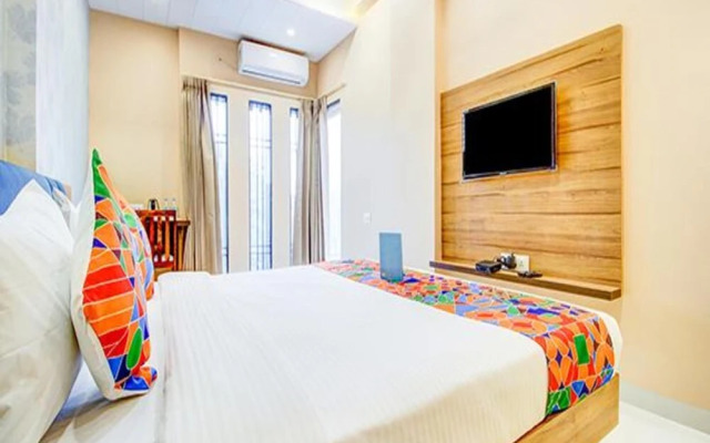 Hotel 7th Crossing by FabHotel