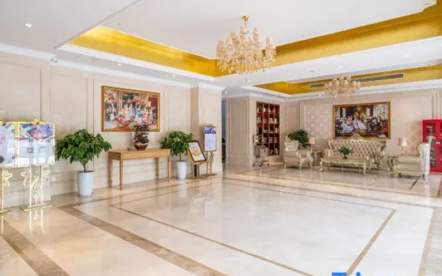 Vienna Hotel (Zhengzhou navigation square subway station store)