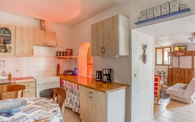 Quiant Holiday Home in Azille With Terrace