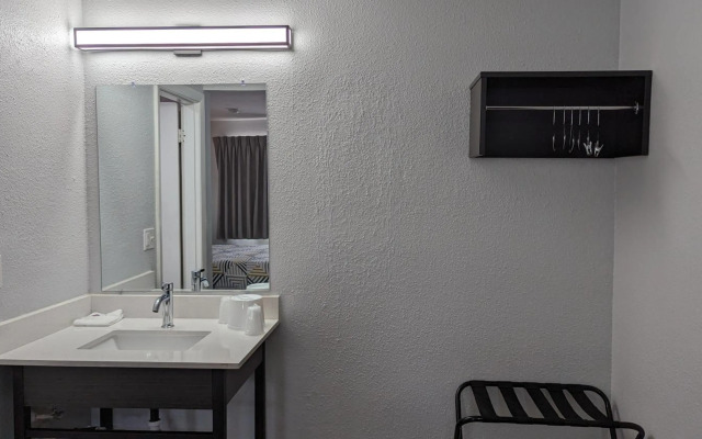 Motel 6 Nashua, NH - South