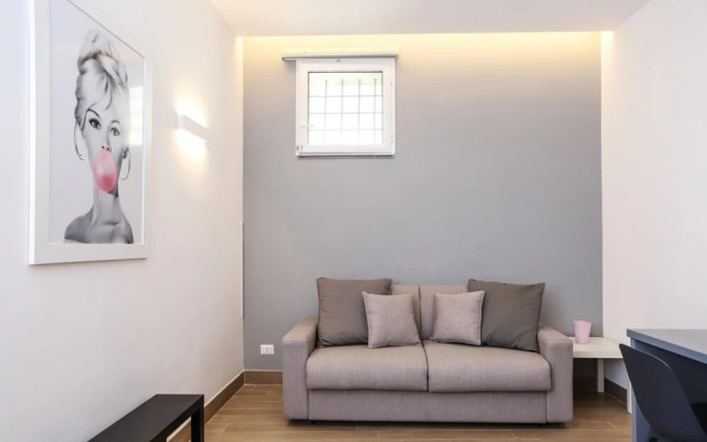 Stylish Suite at Piazza Bellini by Wonderful Italy
