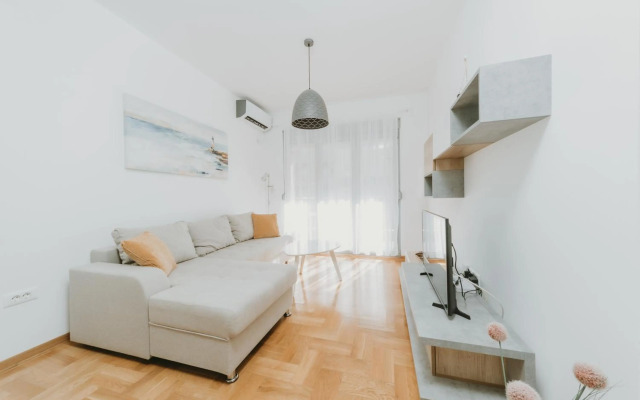 Spacious Modern New 48 m2 flat + free parking