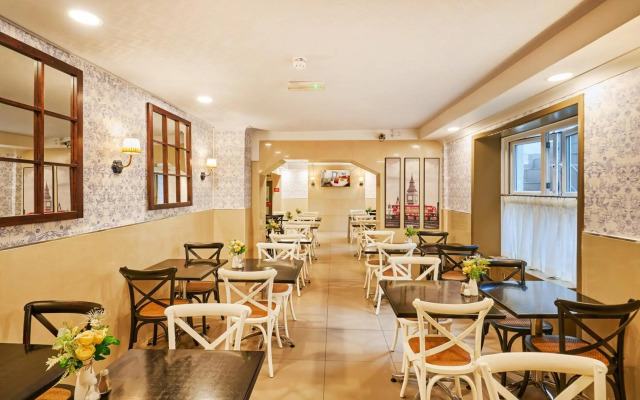 Huttons Hotel, Victoria London