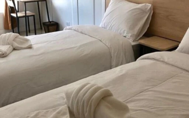 Hotel Golden Woods by OYO Rooms