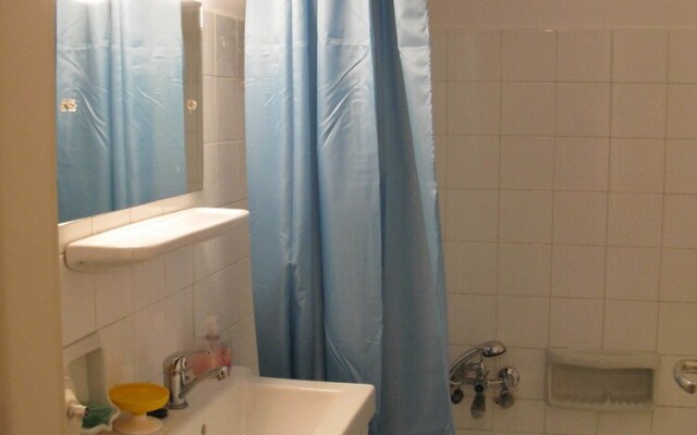 Quiet Apartment Ideal for 2 Near Center