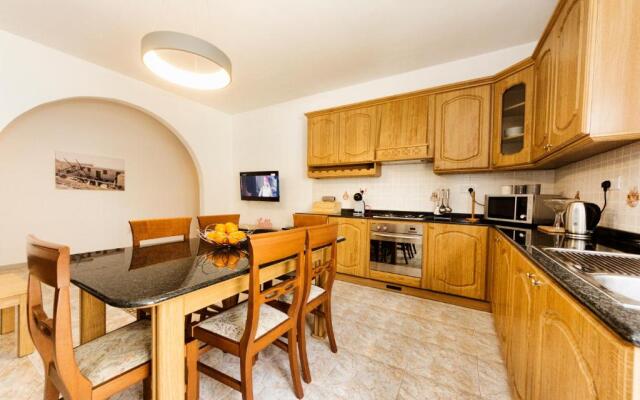 Central 3 Bedroom Entire Apartment Msida