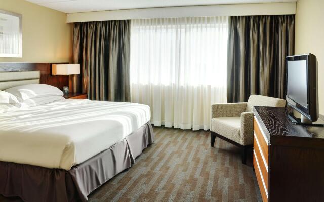 Hilton Winnipeg Airport Suites