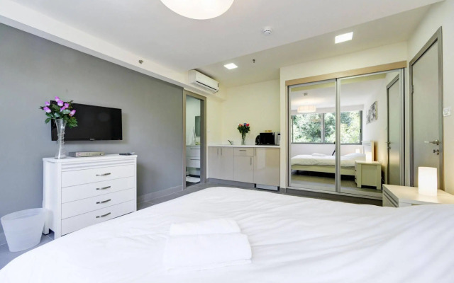 Dizengoff Inn