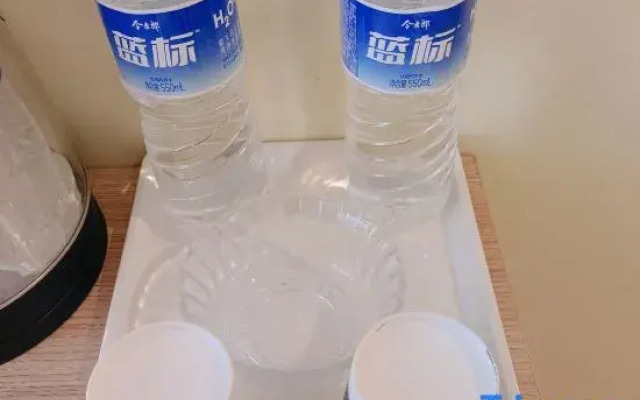Ease Hotel (Tonghua Eurasia Jiangnan Street Store)