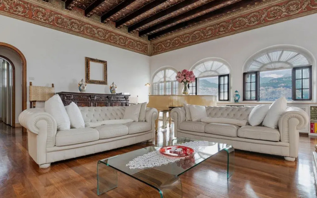 Villa Schlosser Lake Front & Private Pool