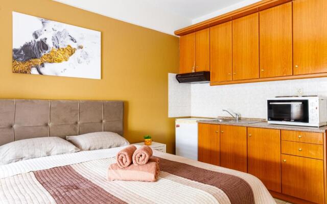 Blaze Studios & Apartments