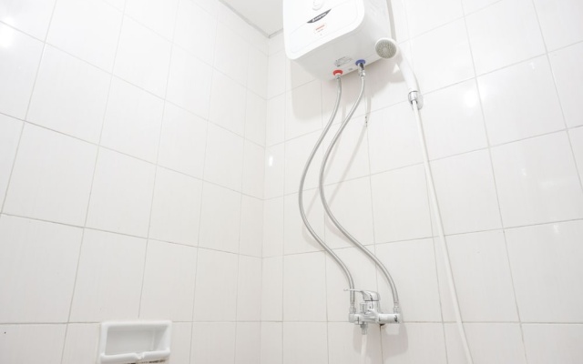 Best Studio With Comfortable Design At Signature Park Grande Apartment – Bathroom – Jakarta