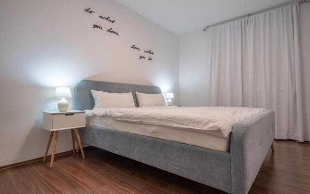 Schöne 2 Zimmerwohnung mit UHD-TV, großem Balkon und Hängematte