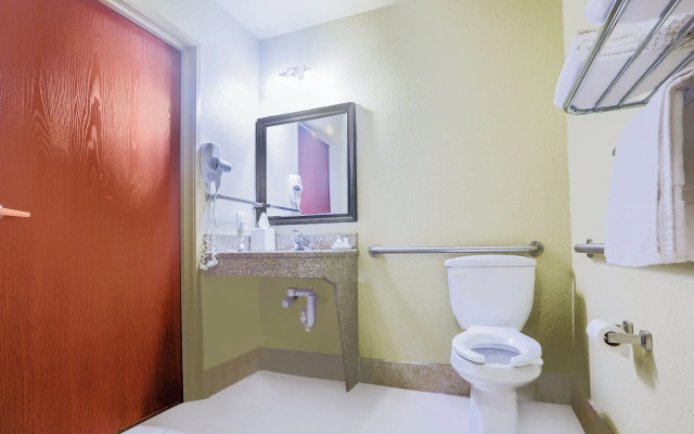 Evansville Inn & Suites By OYO