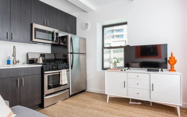Bright & Modern 1 BDR in Downtown