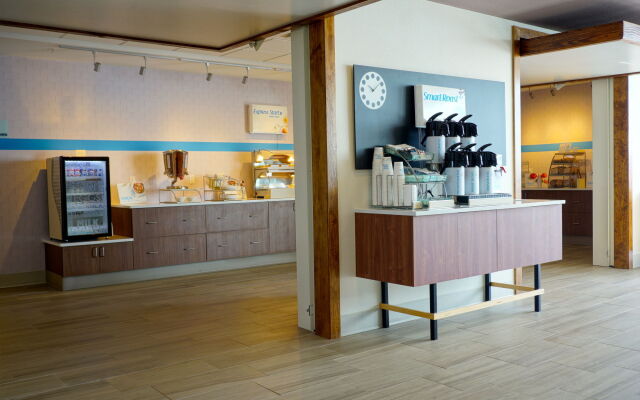 Holiday Inn Express & Suites Omaha - Millard Area by IHG