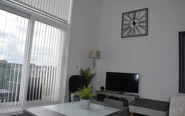 The Paisley Penthouse - Stunning View of the Abbey
