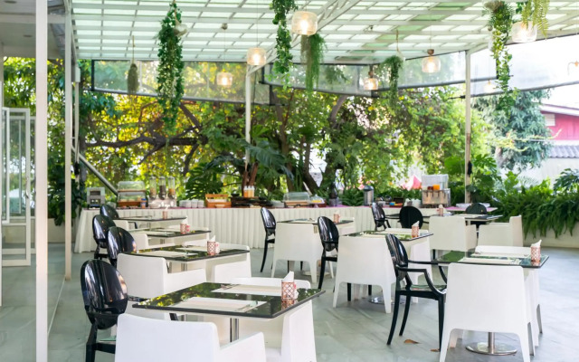 The Sea - Cret Hua Hin