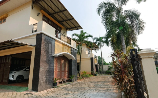 SR Residence near Mall Ciputra Cibubur Mitra RedDoorz
