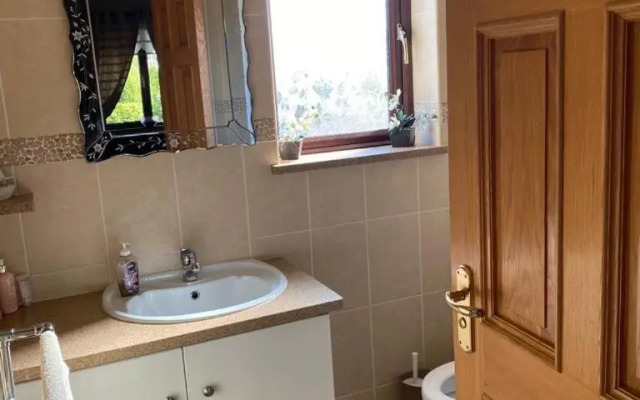 Gallagh Guest House self catering h18r252 Eircode