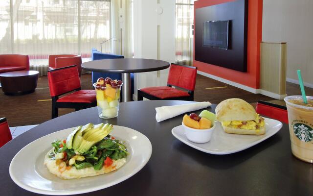 Courtyard by Marriott Oakland Downtown