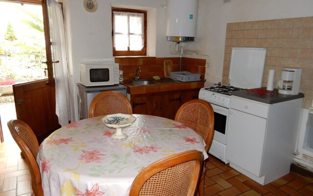 House With one Bedroom in Mer, With Enclosed Garden and Wifi