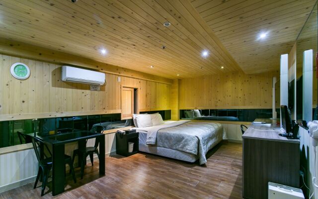 Film 37.2 Hotel