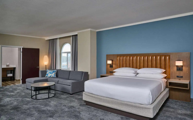 DoubleTree by Hilton Chatsworth