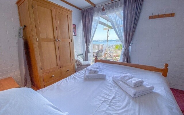 12 Waters Edge Chalet, Amroth