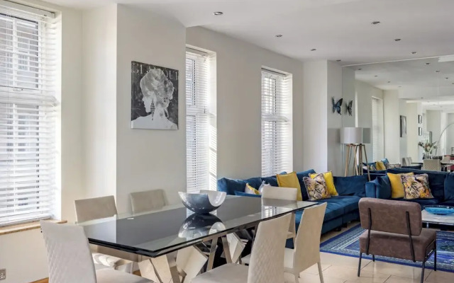 Park Lane 4-bed Mayfair Family House