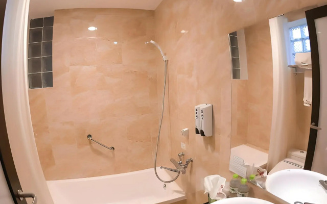 Momizi Business Hotel