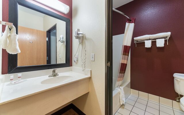 Red Roof Inn St Louis - Troy, IL