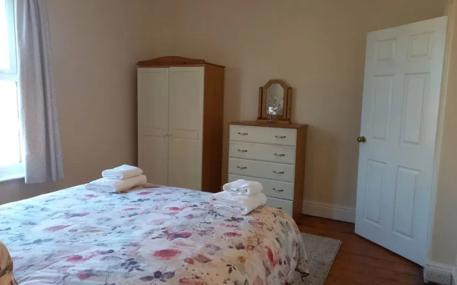 Charming 4-bed Victorian House in Retford