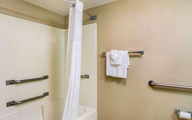 Quality Suites Atlanta Airport East