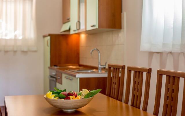 Apartment with Sea View And Ac, 12 Km From Sibenik