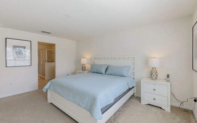 4 bed House/w pool & Garage