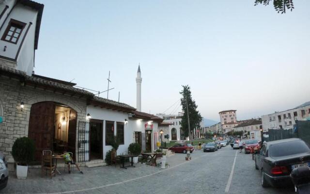 Arben Qemeri Guest House