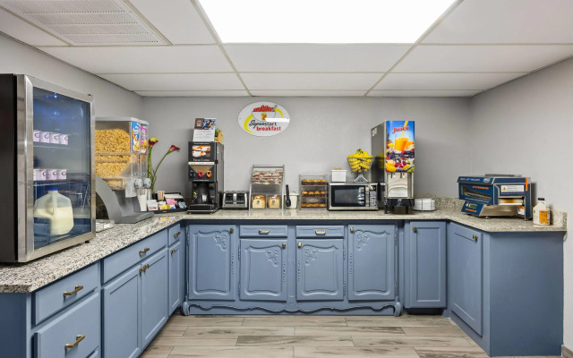 Super 8 by Wyndham Harrison AR