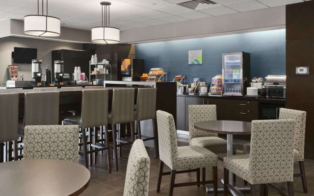 Wingate by Wyndham Bismarck