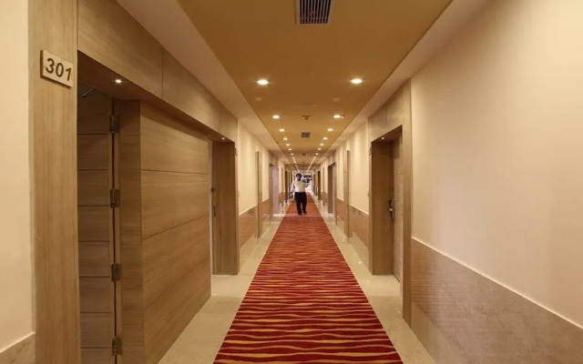 Nidhivan Sarovar Portico