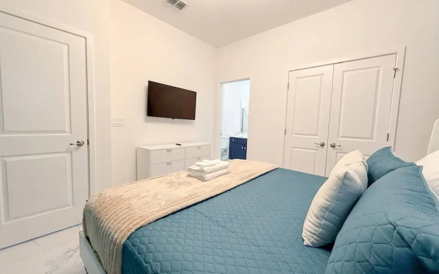 Sophisticated 9 Bedroom Close to Disney