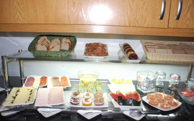 Eco Alcala Suites