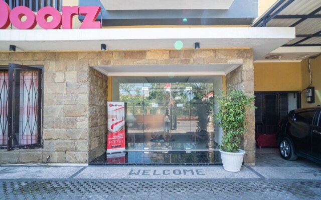 RedDoorz Syariah near Marvell City Mall 2