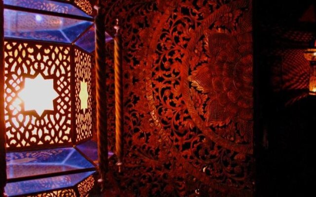 Bijou Hotel / Love and Romance