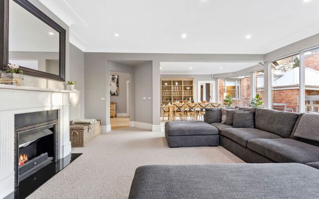 Tranquil Estate With Pool Heated Spa Gardens