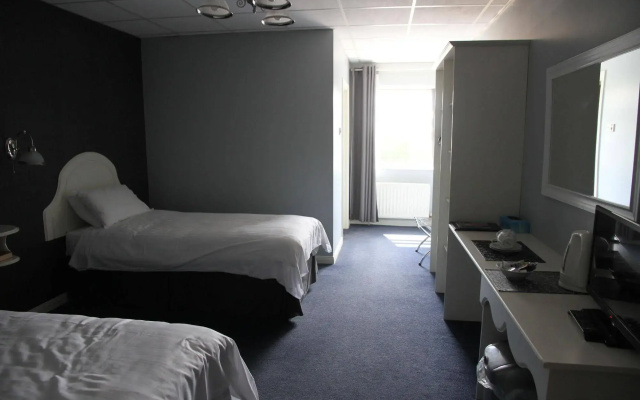 5 Corners Guest Inn